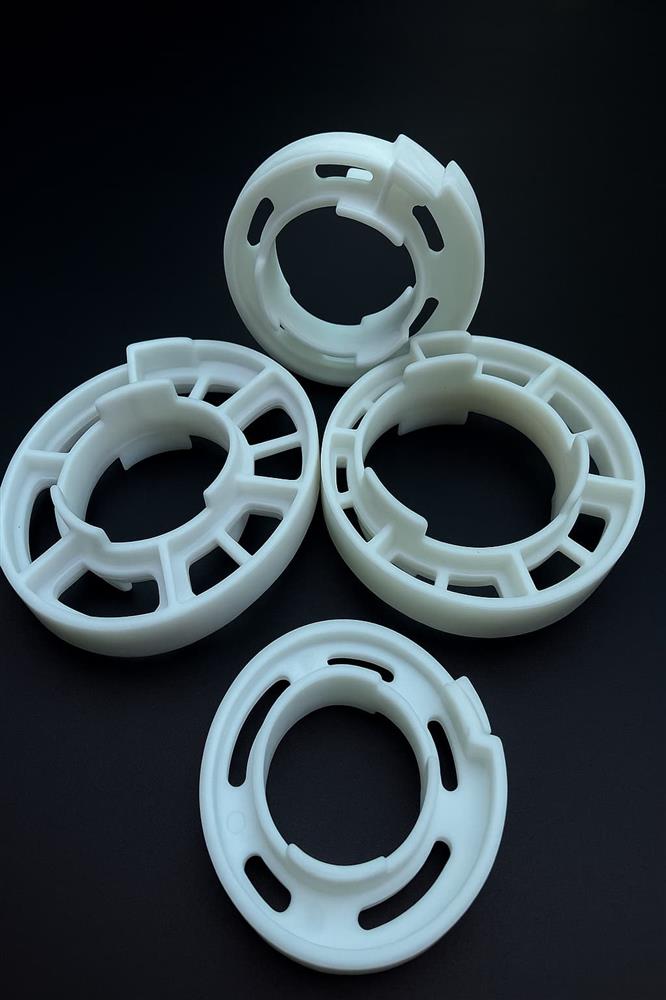 gáo nhựa cửa cuốn